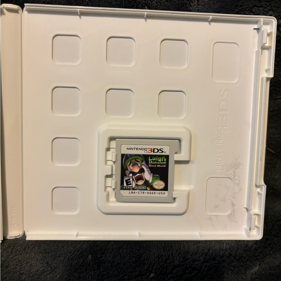 Luigi's Mansion: Dark Moon Nintendo Selects Edition Nintendo 3DS pre-owned - Picture 2 of 3
